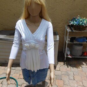 New York & Company White Tunic Top with Rose Appliqués – XS